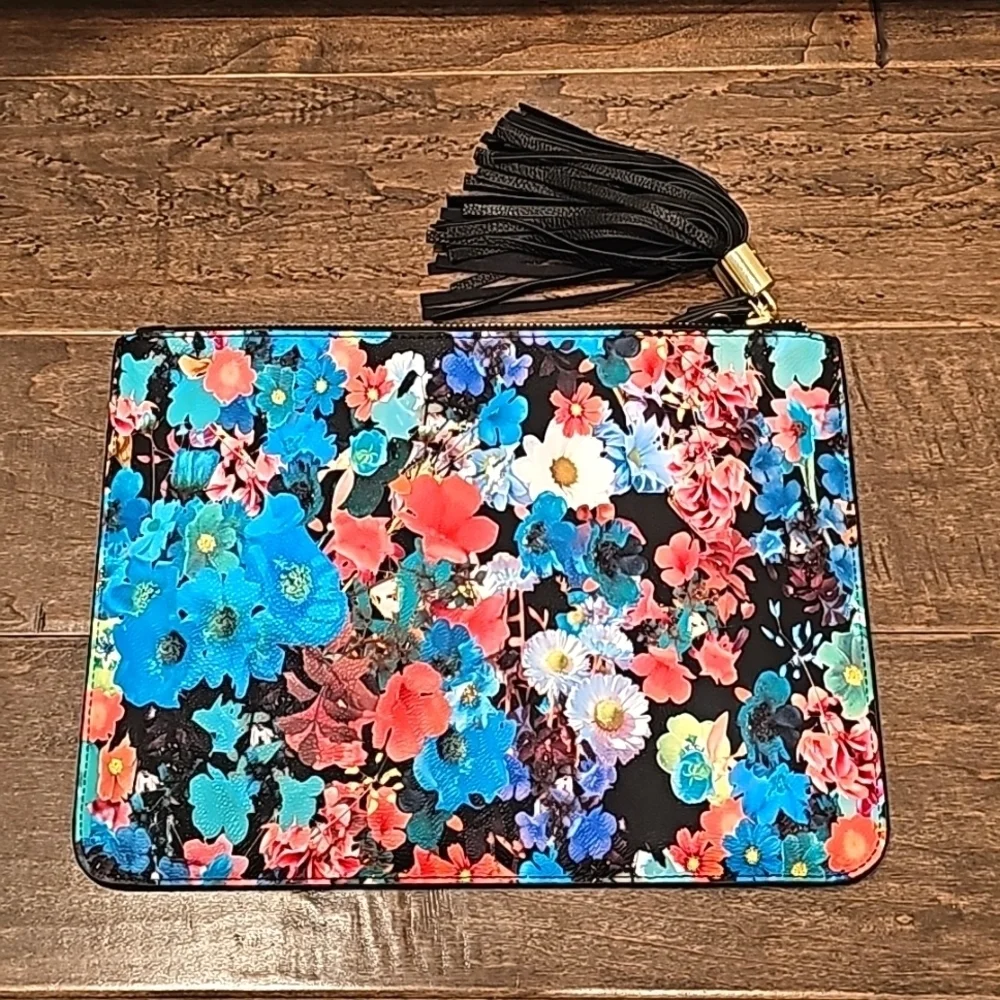 Steve Madden Flowered Clutch NWOT